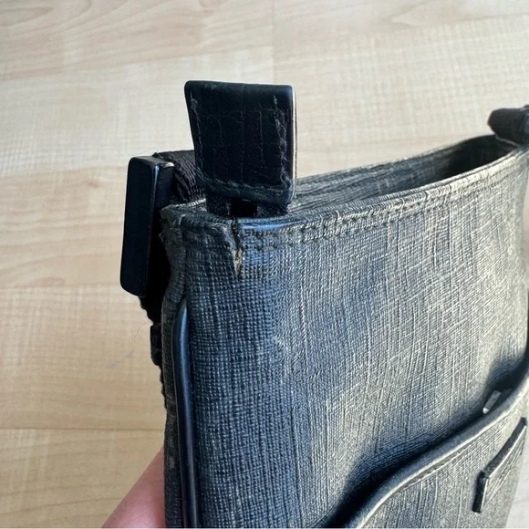 Gucci Supreme Small Crossbody Bag - Picture 10 of 14